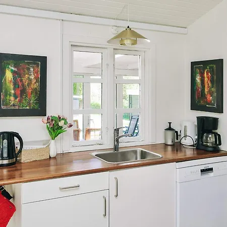 8 Person In Holbaek-by Traum
