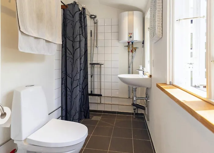 8 Person In Holbaek-by Traum
